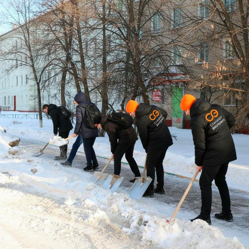 Уборка снега с крыш и территорий в Белой Холунице